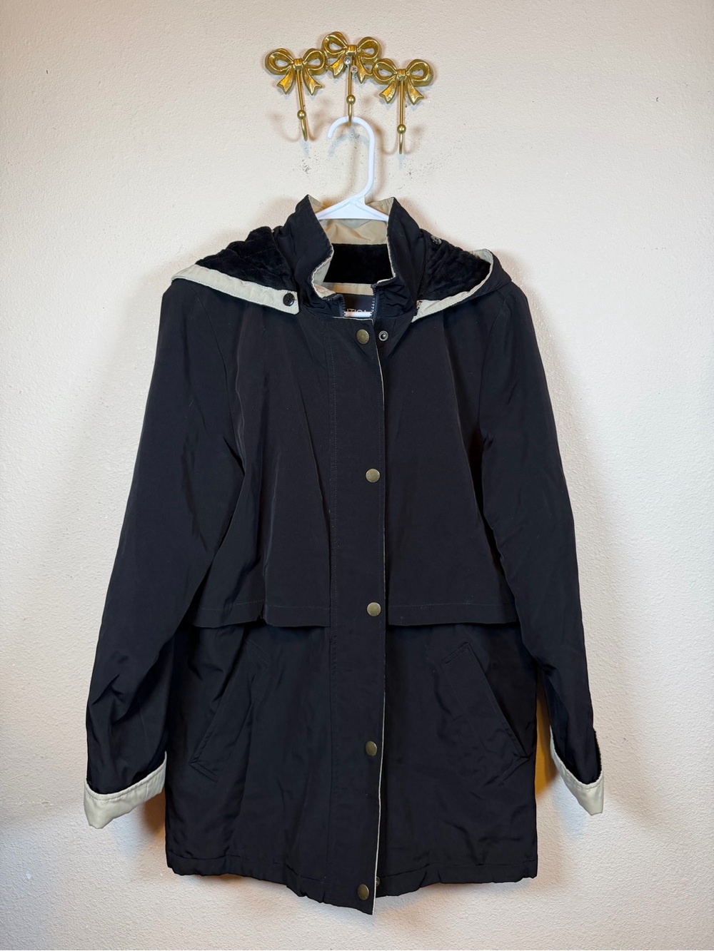 Nautica Women’s Black Hooded Rain Utility Jacket w/Cream Trim. Zipper & Snap. L
